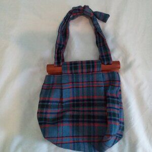 MADE IN BERMUDA FOR SMITH'S TARTAN PLAID WOOL VINTAGE STRAP HANDBAG WOOD CLOSURE